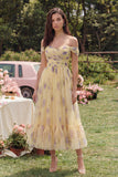 Robe midi en fleurs jaunes ligne en A décollée sur les épaules avec volants