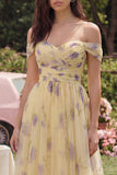 Robe midi en fleurs jaunes ligne en A décollée sur les épaules avec volants