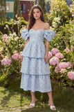 Robe midi à étages jacquard bleue décollée sur l’épaule