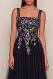 Robe midi noire en tulle à col carré à col carré en ligne A appliquée