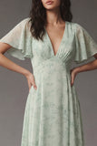 Robe d'invitée de mariage midi vert sauge poussiéreux col V manches courtes