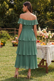 Robe midi en chiffon d’eucalyptus plissée à étages décollée sur l’épaule