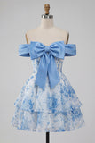 Robe de rentrée bleue à fleurs décollées sur les épaules avec un nœud