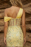 Robe de rentrée à la maison à fleurs transparente corset jaune bodycon, une épaule et des paillettes