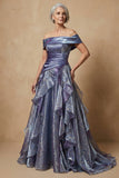 Robe de la mère de la mariée à volants bleu décollé sur les épaules décollées