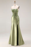 Robe de soirée longue vert foncé satin sans bretelles appliquée avec fente