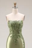 Robe de soirée longue vert foncé satin sans bretelles appliquée avec fente