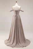 Robe de bal longue grise aux épaules dénudées, froncée et lacette dans le dos