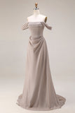Robe de bal longue grise aux épaules dénudées, froncée et lacette dans le dos