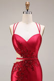 Robe de bal longue en satin découpée en rouge avec une fente