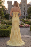 Robe de bal longue jaune à bretelles fines avec broderies florales