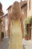 Robe de bal longue broderie florale à fourreau jaune avec fente à volants