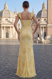 Robes de bal de promo longues à épaules, aux épaules brodées à volants et fourreau jaune