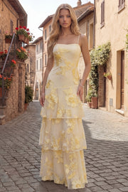 Robe de soirée longue à bretelles fines jaune en ligne A avec broderies florales