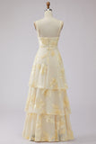 Robe de soirée longue à bretelles fines jaune en ligne A avec broderies florales