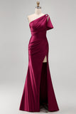 Robe de cérémonie maxi maxi, sirène en satin bourgogne froncée à une épaule, fendue latérale
