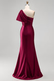 Robe de cérémonie maxi maxi, sirène en satin bourgogne froncée à une épaule, fendue latérale