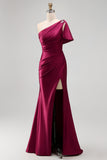 Robe de cérémonie maxi maxi, sirène en satin bourgogne froncée à une épaule, fendue latérale