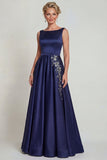 Robe de mère de la mariée à col bateau marine à col bateau en satin A avec des appliques