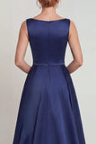 Robe de mère de la mariée à col bateau marine à col bateau en satin A avec des appliques