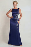 Robe de la mère de la mariée longue sirène en satin à col bateau bleu marine avec des appliques
