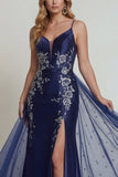 Robe mère de la mariée à bretelles fines bleu marine à bretelles fines en application en satin