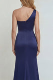 Robe marine en satin satin de la mère de la mariée avec des appliques