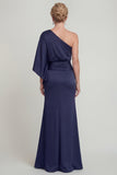 Une épaule bleu marine froncée longue robe de mère de la mariée