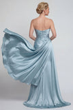 Robe de la mère de la mariée en satin long en satin bleu et cape