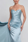 Robe de la mère de la mariée en satin long en satin bleu et cape