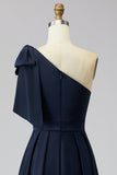 Robe de la mère de la mariée à épaule à épaule avec étui bleu marine et cape