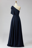 Robe de la mère de la mariée à épaule à épaule avec étui bleu marine et cape
