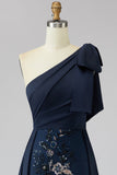 Robe de la mère de la mariée à épaule à épaule avec étui bleu marine et cape