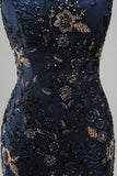 Robe de la mère de la mariée longue sirène perlée à fleurs bleu marine décalée