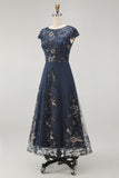 Robe de la mère de la mariée à étui marine scintillante à paillettes à col bateau