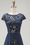 Robe de la mère de la mariée à étui marine scintillante à paillettes à col bateau
