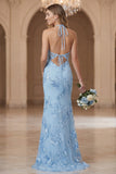 Robe longue de demoiselle d’honneur à dos ouvert à dos nu, bleu clair avec broderie