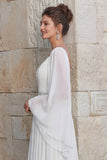 Chiffon ivoire scintillant Une robe de mariée longue à col en V avec fente