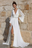 Robe de mariée longue à perles en chiffon ivoire avec une ligne et une fente
