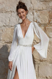Robe de mariée longue à perles en chiffon ivoire avec une ligne et une fente