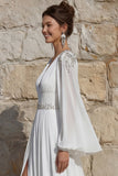 Robe de mariée longue à perles en chiffon ivoire avec une ligne et une fente