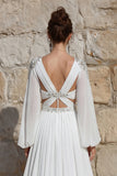 Robe de mariée longue à perles en chiffon ivoire avec une ligne et une fente