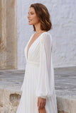 Robe de mariée longue à manches bouffantes à col en V en ivoire avec fente