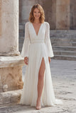 Robe de mariée longue en chiffon ivoire avec une longue fente