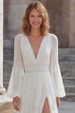 Robe de mariée longue en chiffon ivoire avec une longue fente