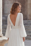 Robe de mariée longue en chiffon ivoire avec une longue fente
