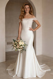 Robe de mariée ivoire à traîne décollée corset