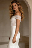 Robe de mariée ivoire à traîne décollée corset