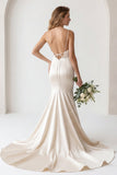 Robe de mariée sirène en satin en satin ivoire à bretelles en traîne
