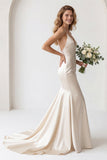 Robe de mariée sirène en satin en satin ivoire à bretelles en traîne
